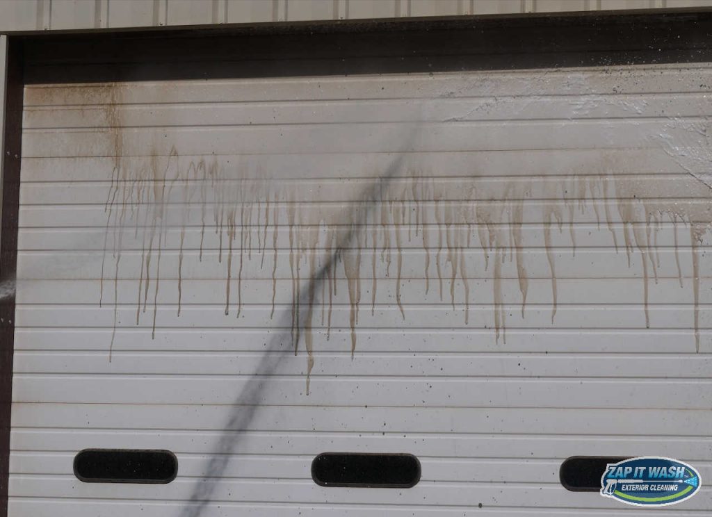 a dirty commercial building pressure washed by zap it wash to remove all dirt and grime